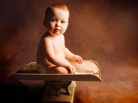 母乳分析仪谈母乳喂养宝宝体重增长快